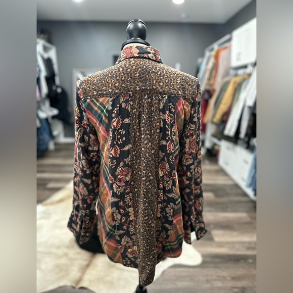 Soft Surroundings Icon Mixed Print Longsleeve Button Down Tunic Top Size XS - Picture 3 of 6